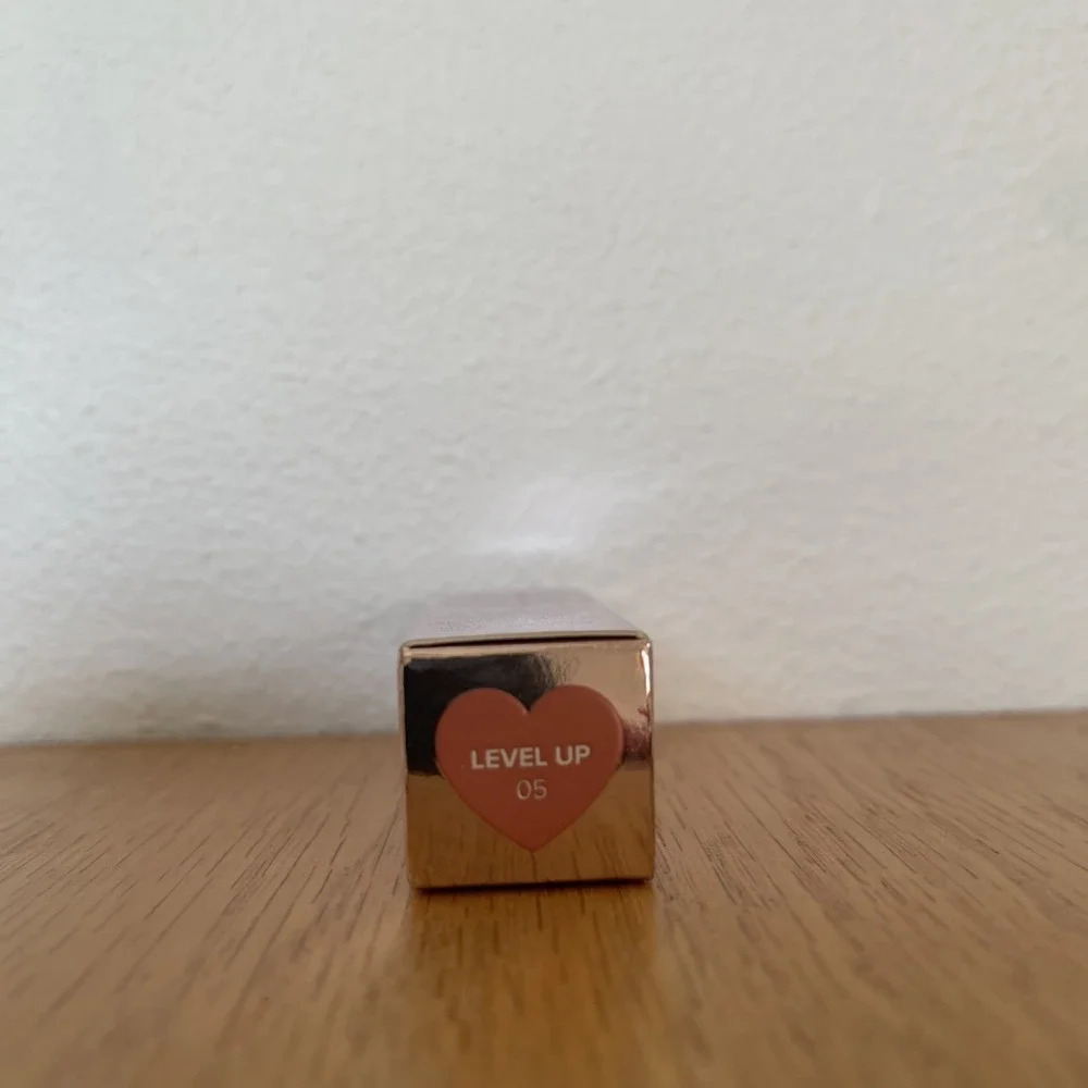 Too Faced Lady Bold Em-Power Cream Lipstick - Level‎ Up